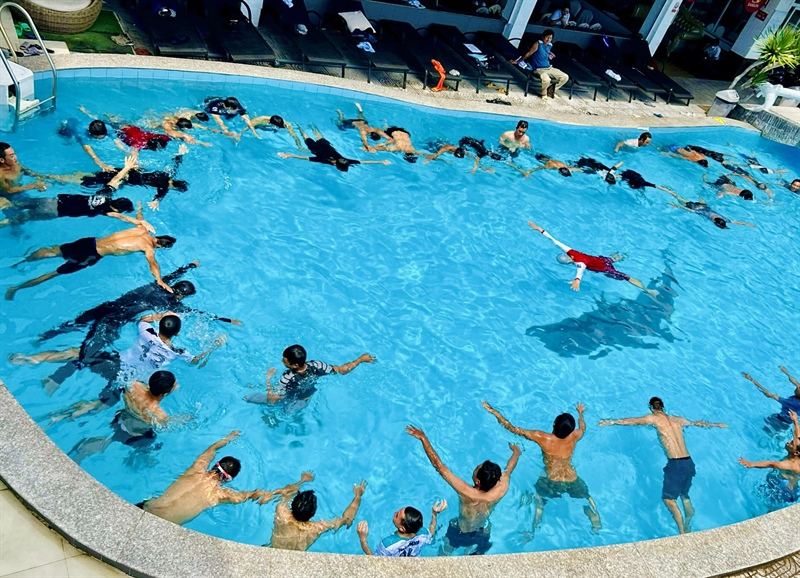 Ninh Thuận: Phổ biến kiến thức bơi, lặn phòng tránh rủi ro trong hoạt động du lịch - Ảnh 1.