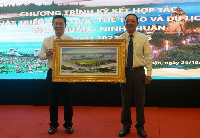 Hợp tác phát triển văn hóa, thể thao và du lịch Bình Thuận - Ninh Thuận - Ảnh 4.