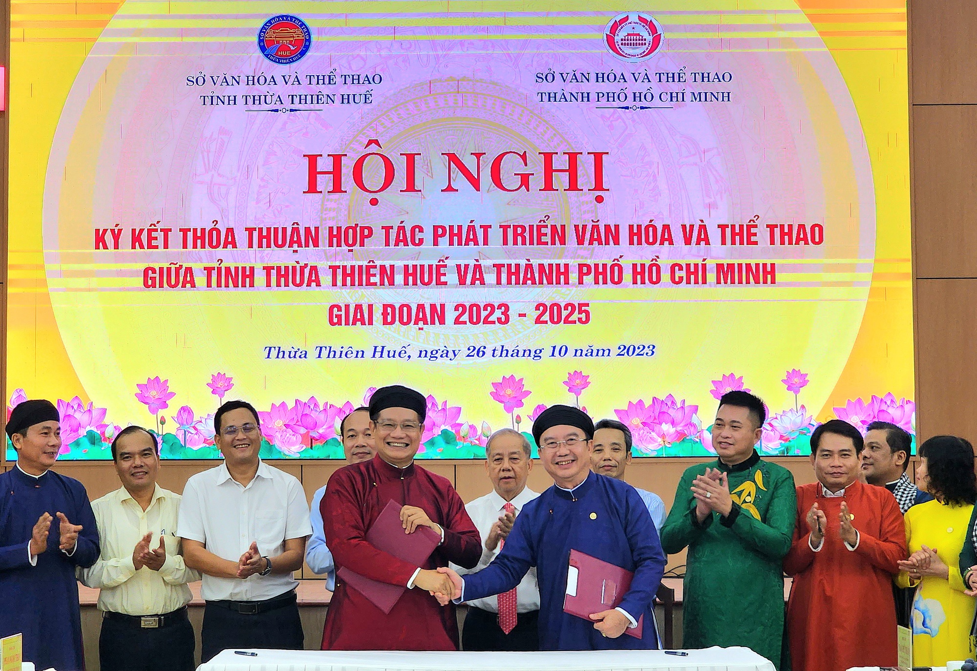 TPHCM và tỉnh Thừa Thiên Huế ký kết hợp tác phát triển văn hóa, thể thao - Ảnh 2.