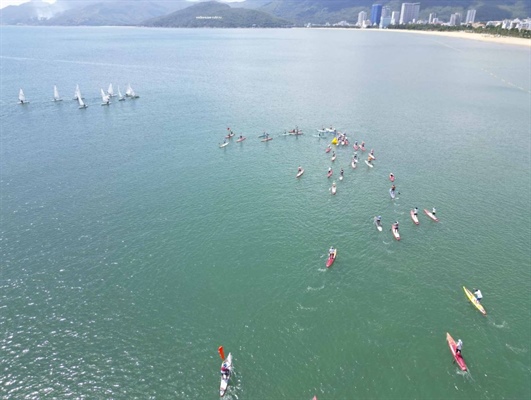 Ấn tượng giải đua thuyền buồm quốc tế và ván chèo đứng Quy Nhơn - Ảnh 1.