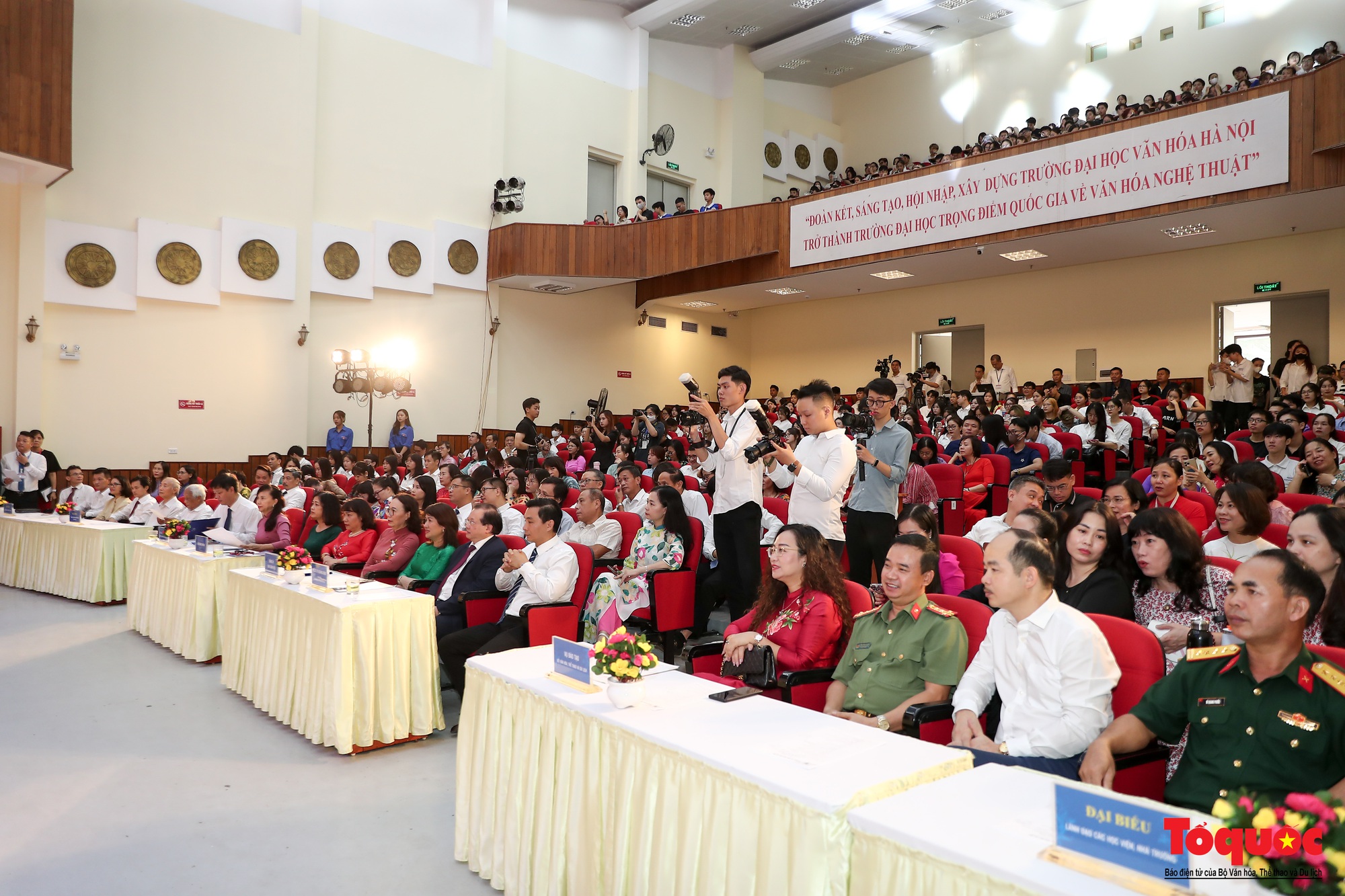 Gần 1.600 tân sinh viên ĐH Văn Hóa đón khai giảng - Ảnh 5.
