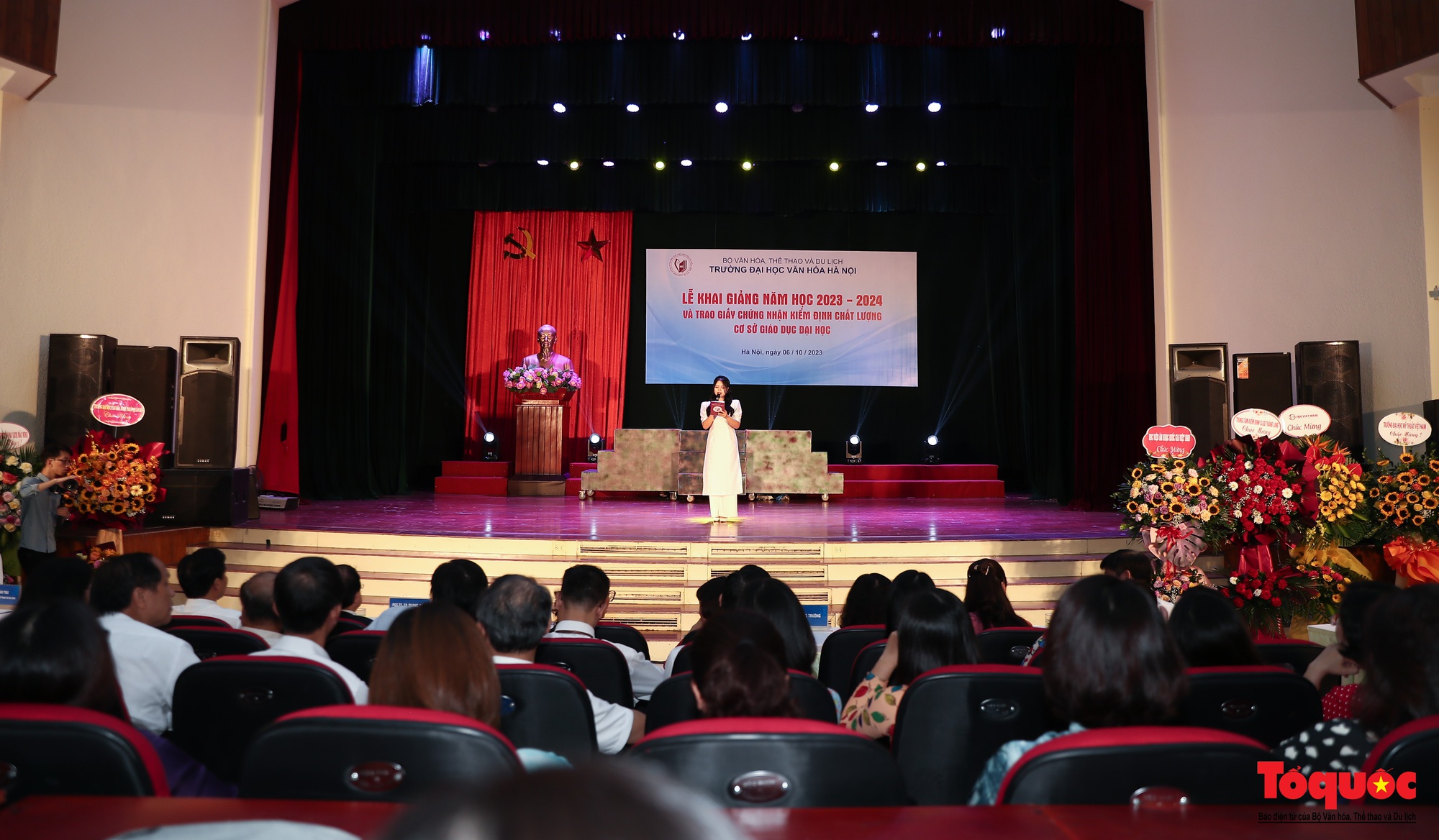 Gần 1.600 tân sinh viên ĐH Văn Hóa đón khai giảng - Ảnh 1.