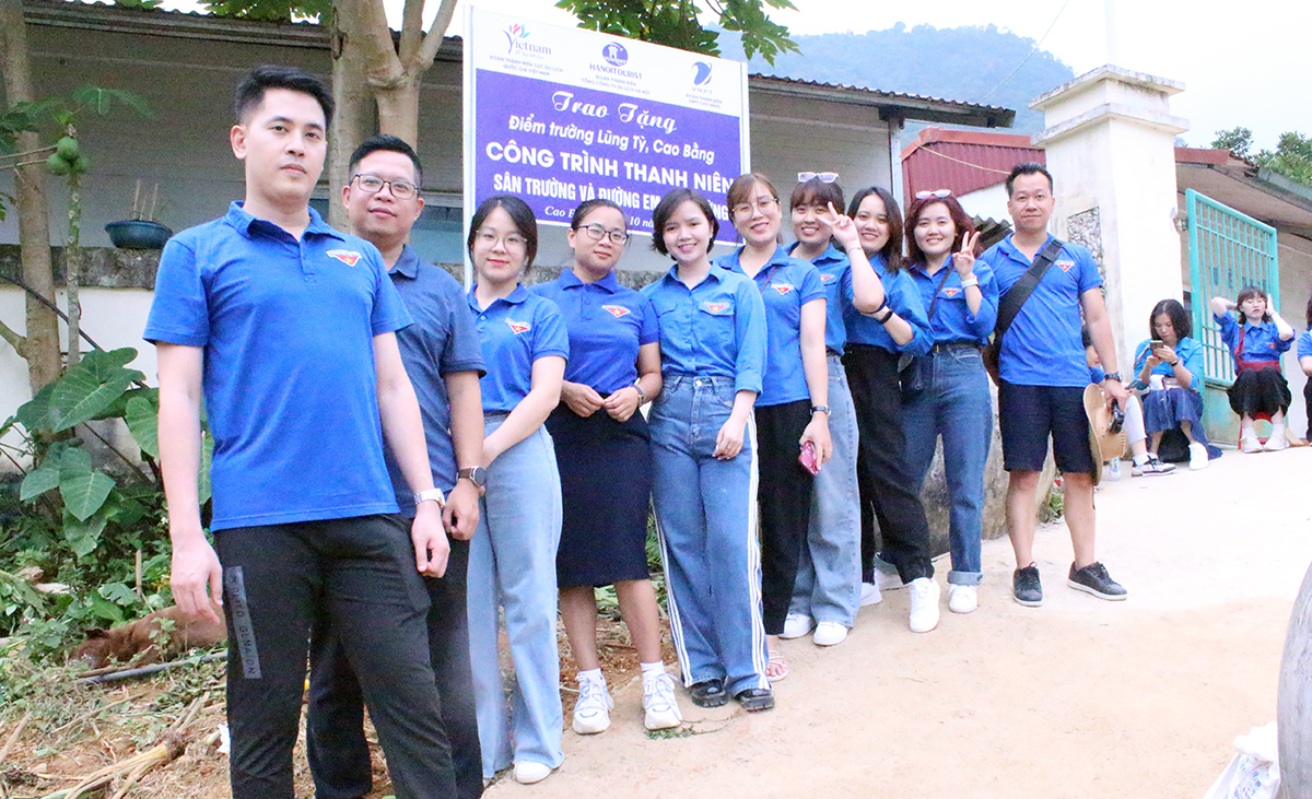 Đoàn Thanh niên Cục Du lịch Quốc gia Việt Nam chung tay mang “hạnh phúc” đến với điểm trường Lũng Tỳ, Cao Bằng - Ảnh 11.
