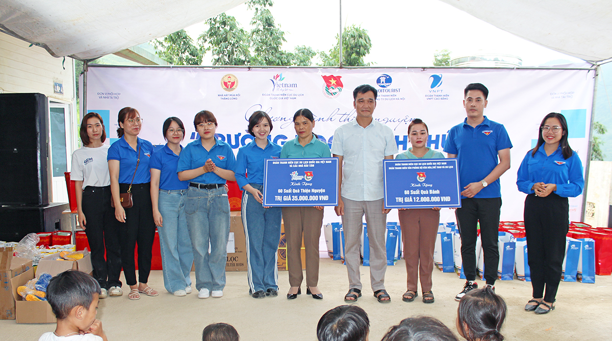 Đoàn Thanh niên Cục Du lịch Quốc gia Việt Nam chung tay mang “hạnh phúc” đến với điểm trường Lũng Tỳ, Cao Bằng - Ảnh 5.
