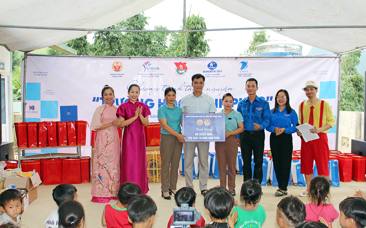 Đoàn Thanh niên Cục Du lịch Quốc gia Việt Nam chung tay mang “hạnh phúc” đến với điểm trường Lũng Tỳ, Cao Bằng - Ảnh 8.