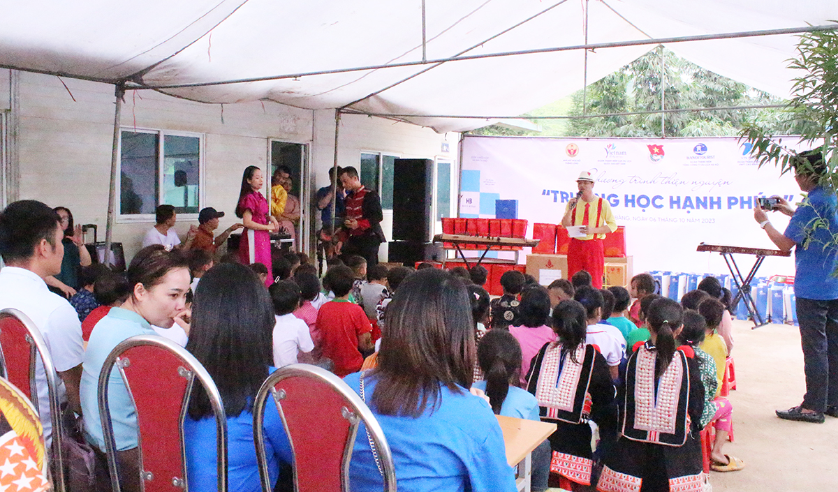 Đoàn Thanh niên Cục Du lịch Quốc gia Việt Nam chung tay mang “hạnh phúc” đến với điểm trường Lũng Tỳ, Cao Bằng - Ảnh 1.