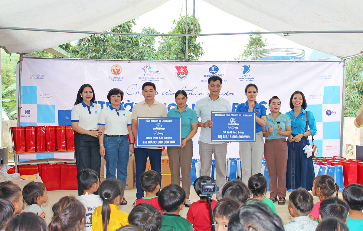Đoàn Thanh niên Cục Du lịch Quốc gia Việt Nam chung tay mang “hạnh phúc” đến với điểm trường Lũng Tỳ, Cao Bằng - Ảnh 6.