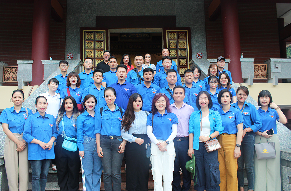 Đoàn Thanh niên Cục Du lịch Quốc gia Việt Nam tổ chức Chương trình sinh hoạt chính trị chuyên đề tại Cao Bằng - Ảnh 2.
