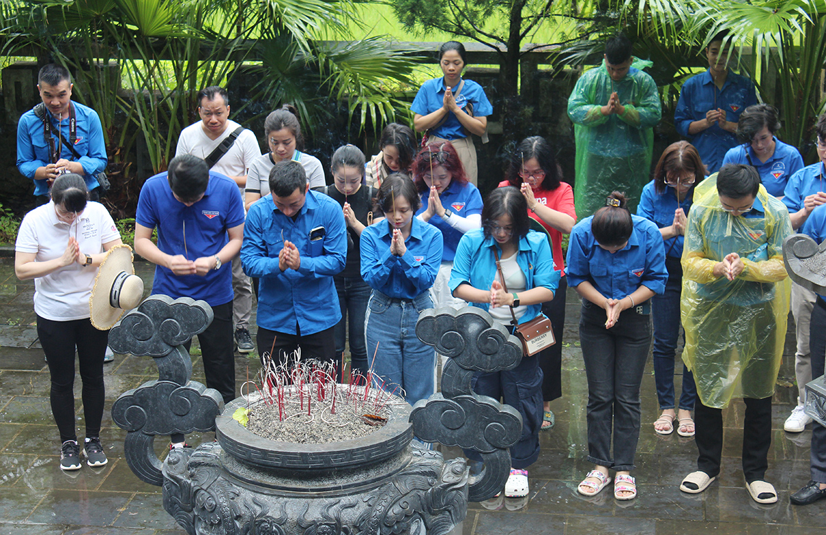 Đoàn Thanh niên Cục Du lịch Quốc gia Việt Nam tổ chức Chương trình sinh hoạt chính trị chuyên đề tại Cao Bằng - Ảnh 1.