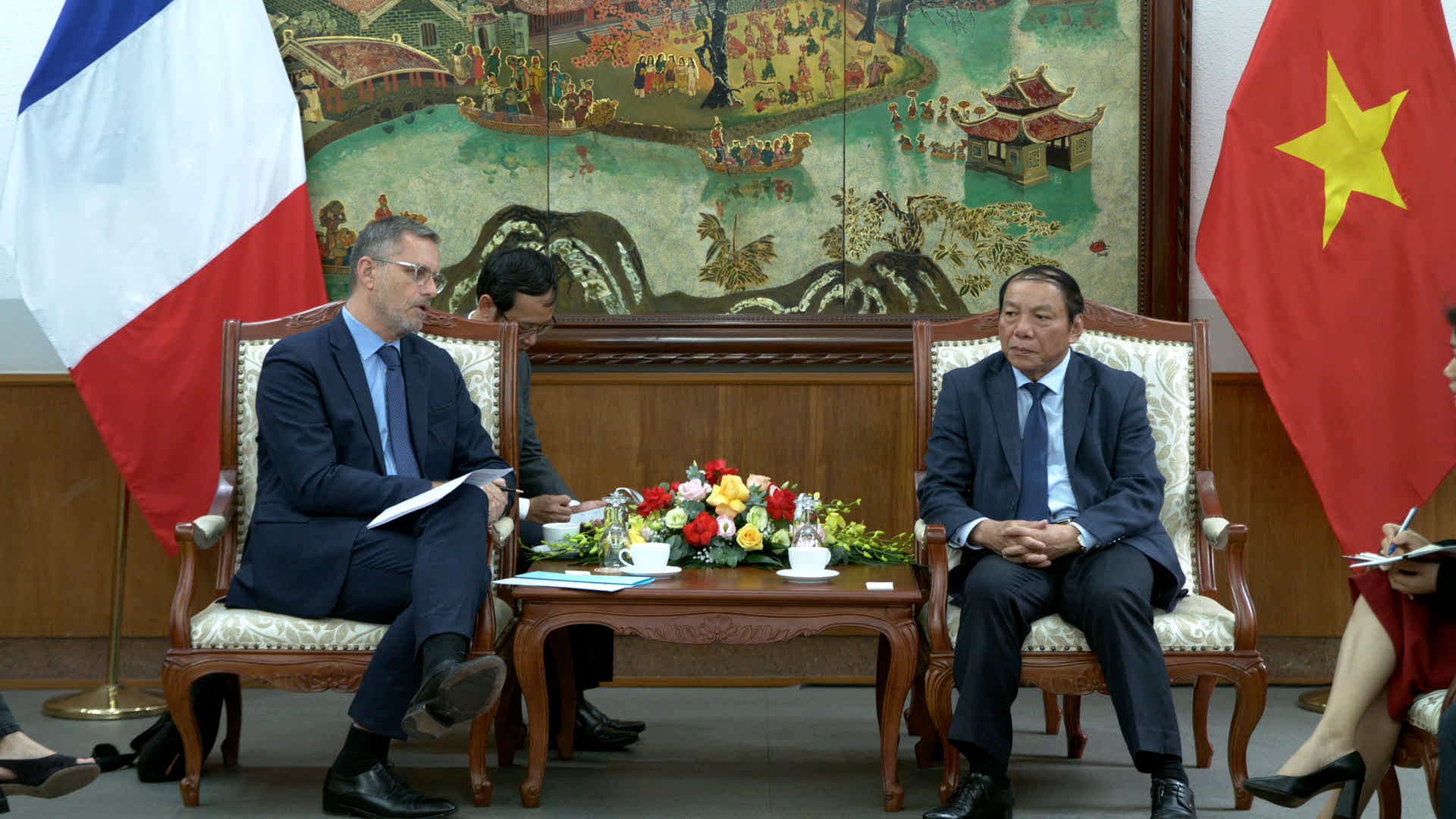 Thúc đẩy quan hệ hợp tác VHTTDL Việt Nam-Pháp lên tầm cao mới - Ảnh 1.