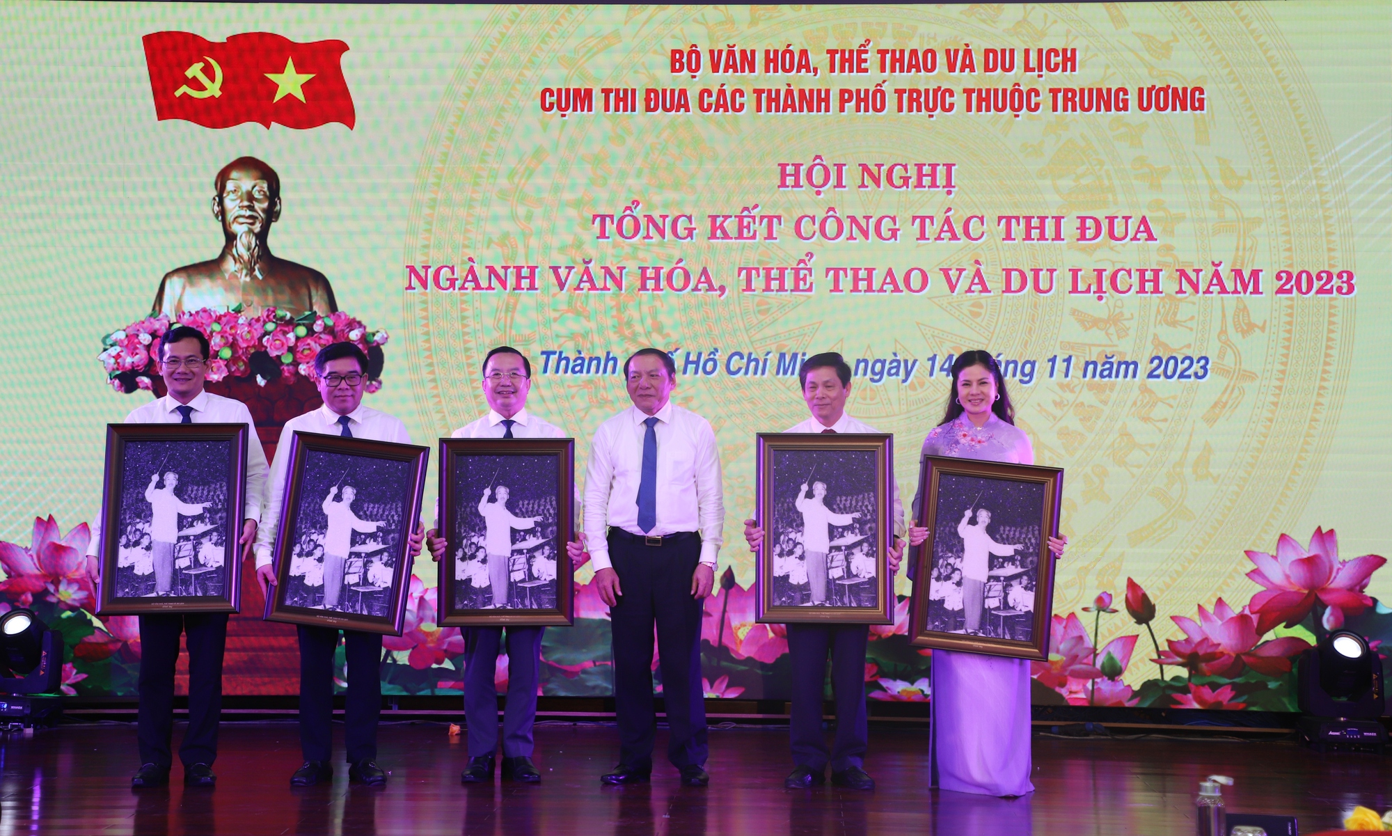 Bộ trưởng Nguyễn Văn Hùng: Người làm văn hóa phải yêu văn hóa, hiểu văn hóa và trọng văn hóa - Ảnh 3.