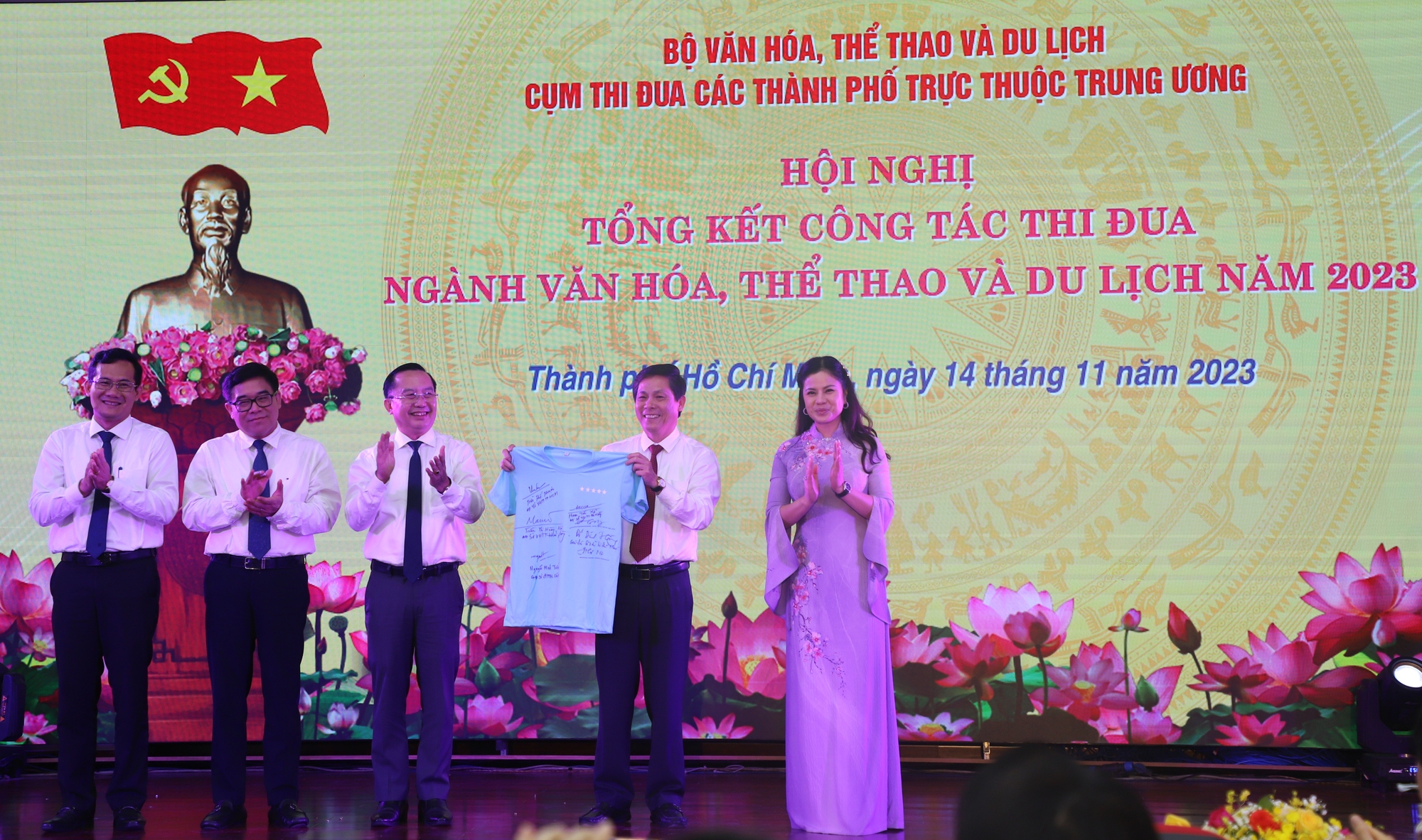 Bộ trưởng Nguyễn Văn Hùng: Người làm văn hóa phải yêu văn hóa, hiểu văn hóa và trọng văn hóa - Ảnh 6.