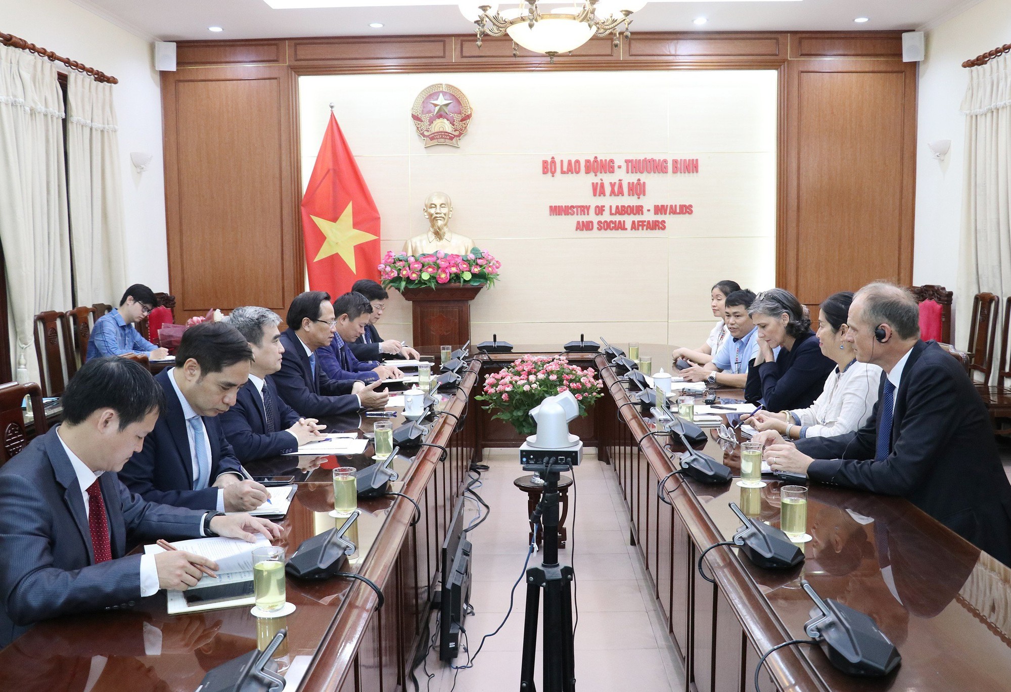 Văn phòng UNDP tại Việt Nam đã hỗ trợ tích cực giúp Việt Nam hoàn thiện cơ chế, chính sách về giảm nghèo - Ảnh 1.