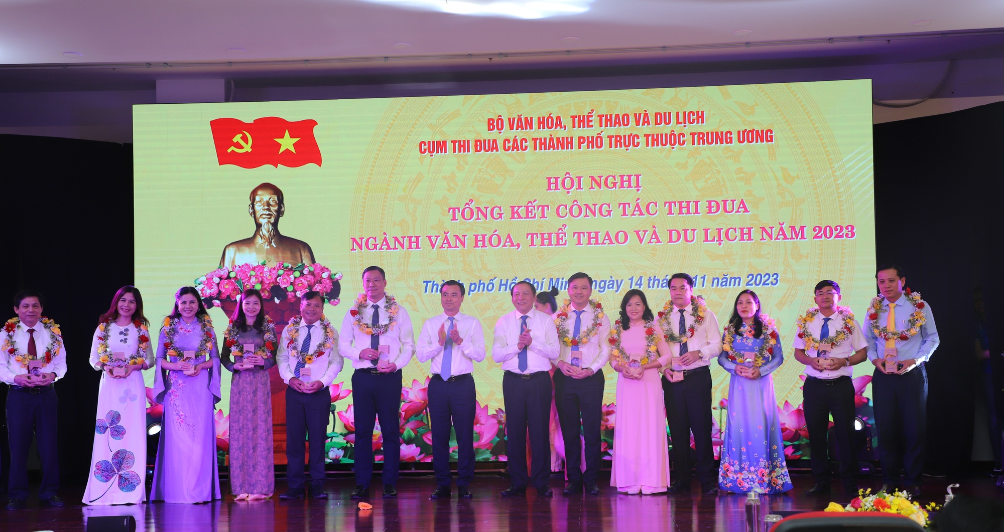 Bộ trưởng Nguyễn Văn Hùng: Người làm văn hóa phải yêu văn hóa, hiểu văn hóa và trọng văn hóa - Ảnh 1.