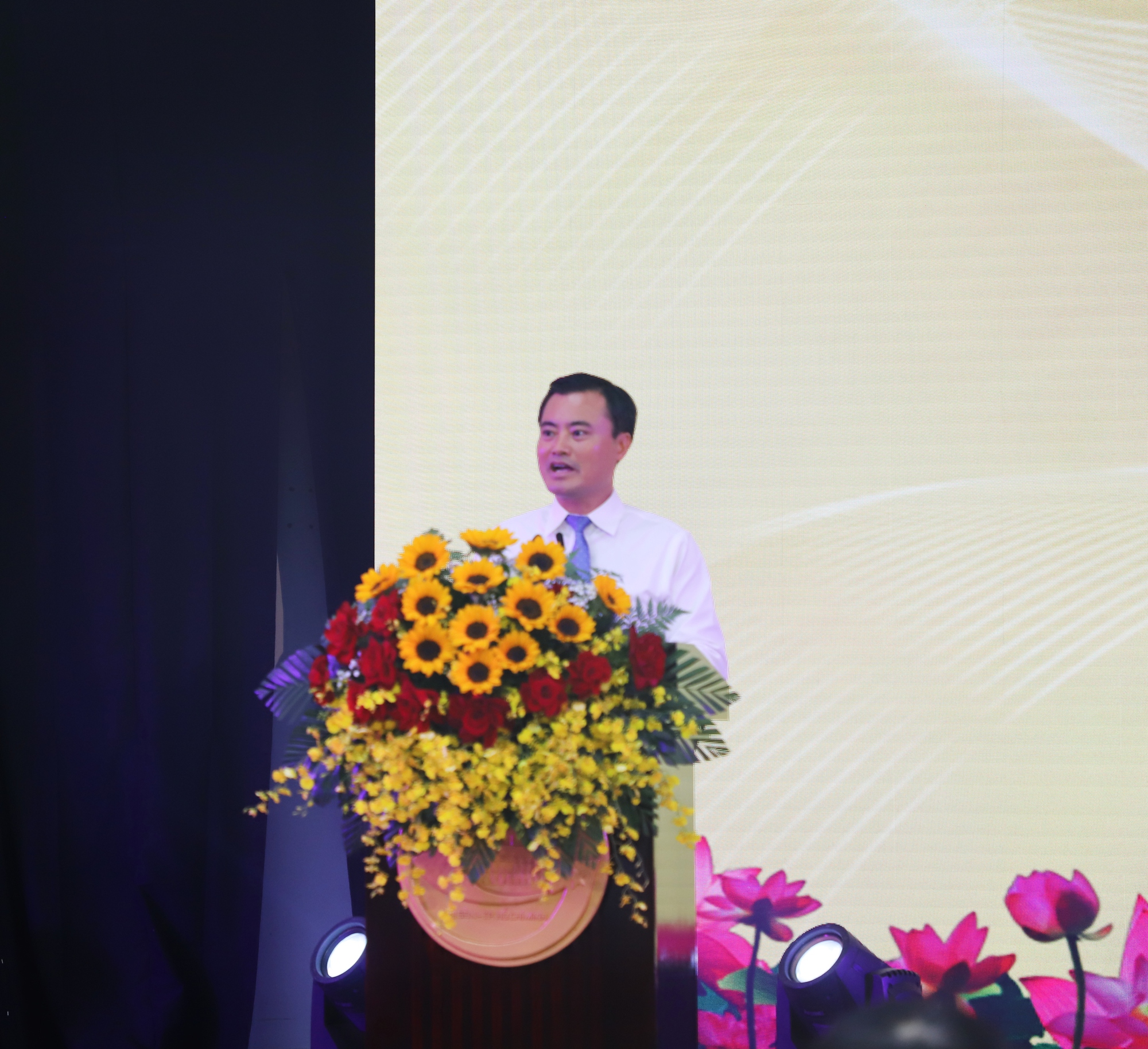 Bộ trưởng Nguyễn Văn Hùng: Người làm văn hóa phải yêu văn hóa, hiểu văn hóa và trọng văn hóa - Ảnh 2.