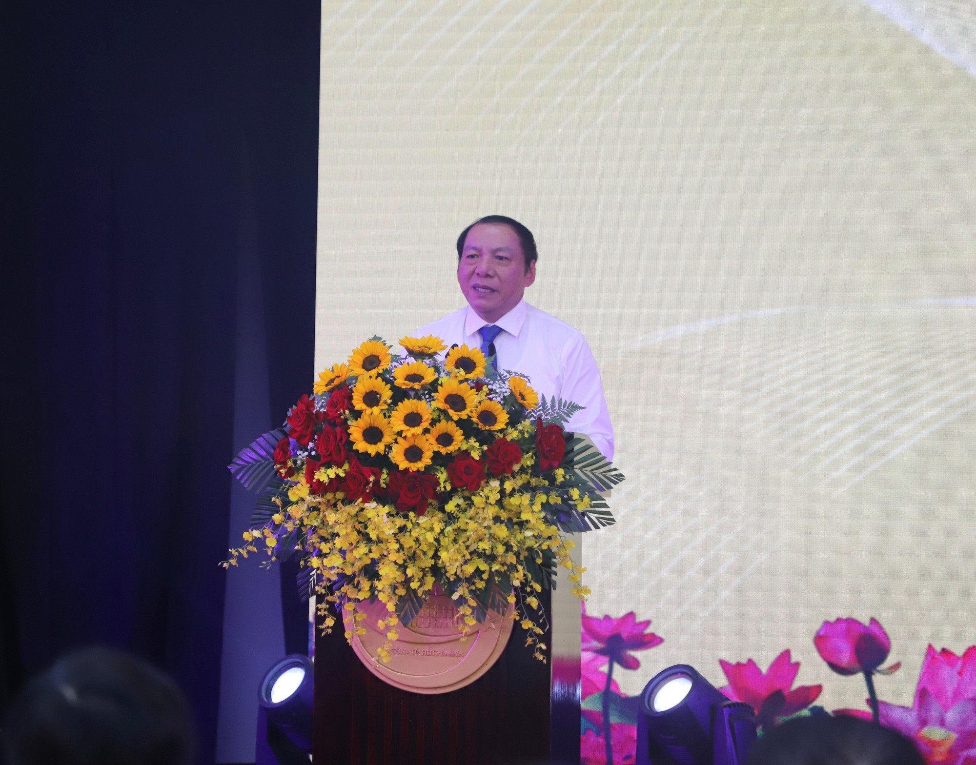 Bộ trưởng Nguyễn Văn Hùng: Người làm văn hóa phải yêu văn hóa, hiểu văn hóa và trọng văn hóa - Ảnh 4.