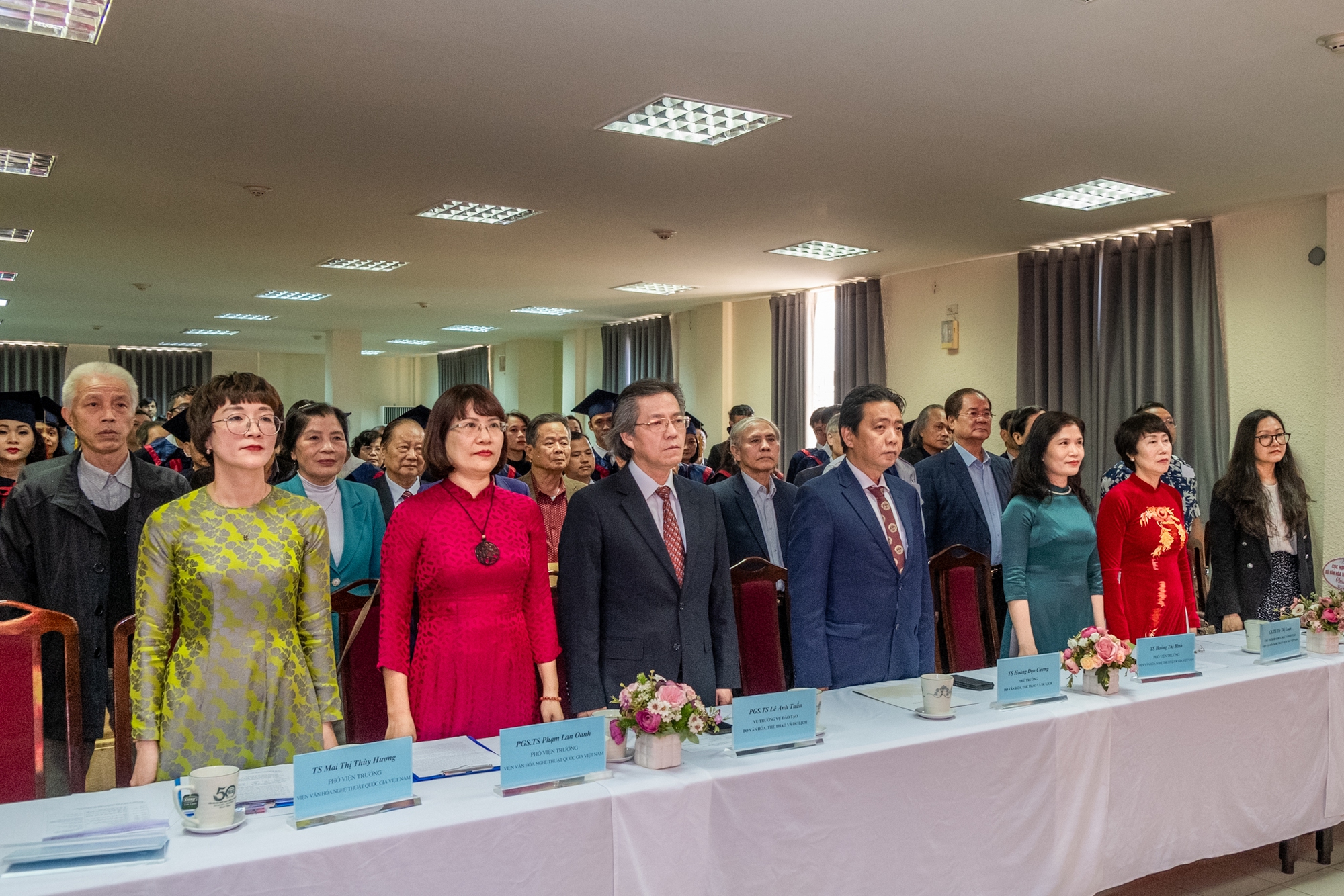Thứ trưởng Hoàng Đạo Cương dự lễ kỷ niệm ngày nhà giáo Việt Nam và lễ trao bằng Tiến sĩ tại Viện Văn hóa Nghệ thuật quốc gia Việt Nam - Ảnh 1.