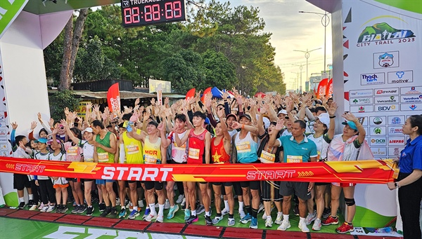 Hơn 4.000 vận động viện tham gia Giải chạy “Gia Lai City Trail 2023 - Giấc mơ đại ngàn” - Ảnh 1.