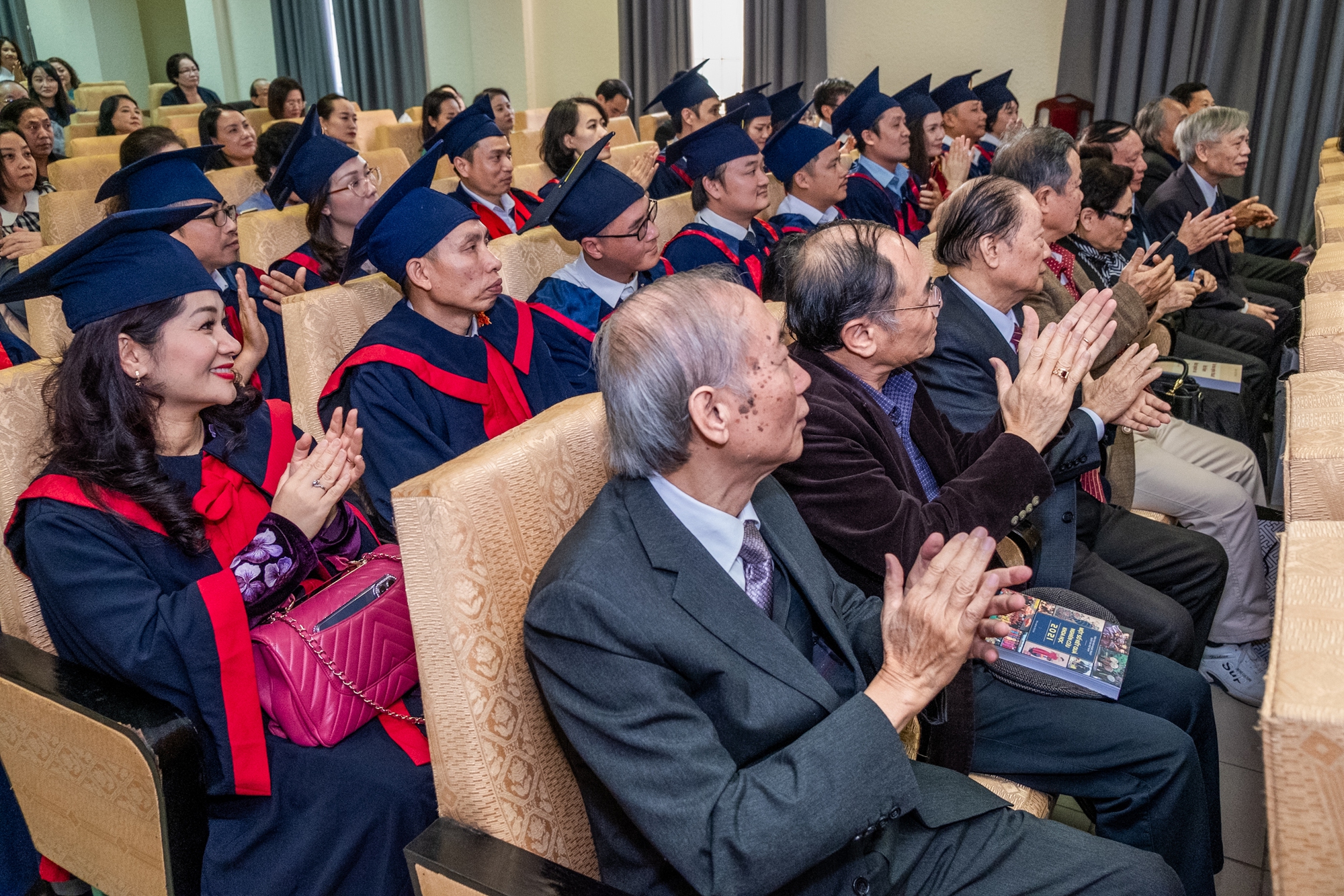 Thứ trưởng Hoàng Đạo Cương dự lễ kỷ niệm ngày nhà giáo Việt Nam và lễ trao bằng Tiến sĩ tại Viện Văn hóa Nghệ thuật quốc gia Việt Nam - Ảnh 2.