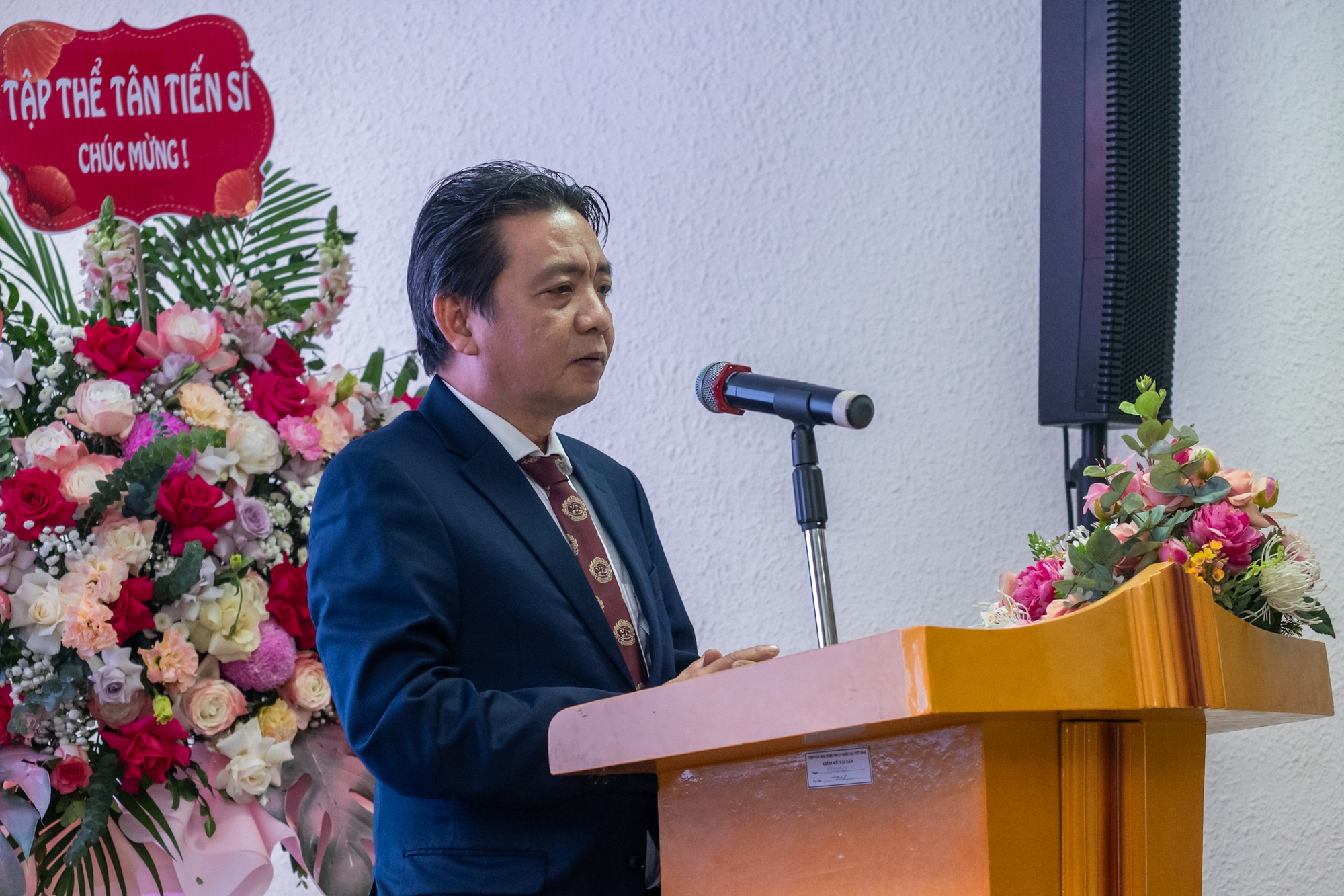 Thứ trưởng Hoàng Đạo Cương dự lễ kỷ niệm ngày nhà giáo Việt Nam và lễ trao bằng Tiến sĩ tại Viện Văn hóa Nghệ thuật quốc gia Việt Nam - Ảnh 5.