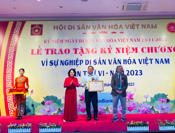 Tôn vinh các nghệ nhân đóng góp cho thực hành di sản văn hóa - Ảnh 2.