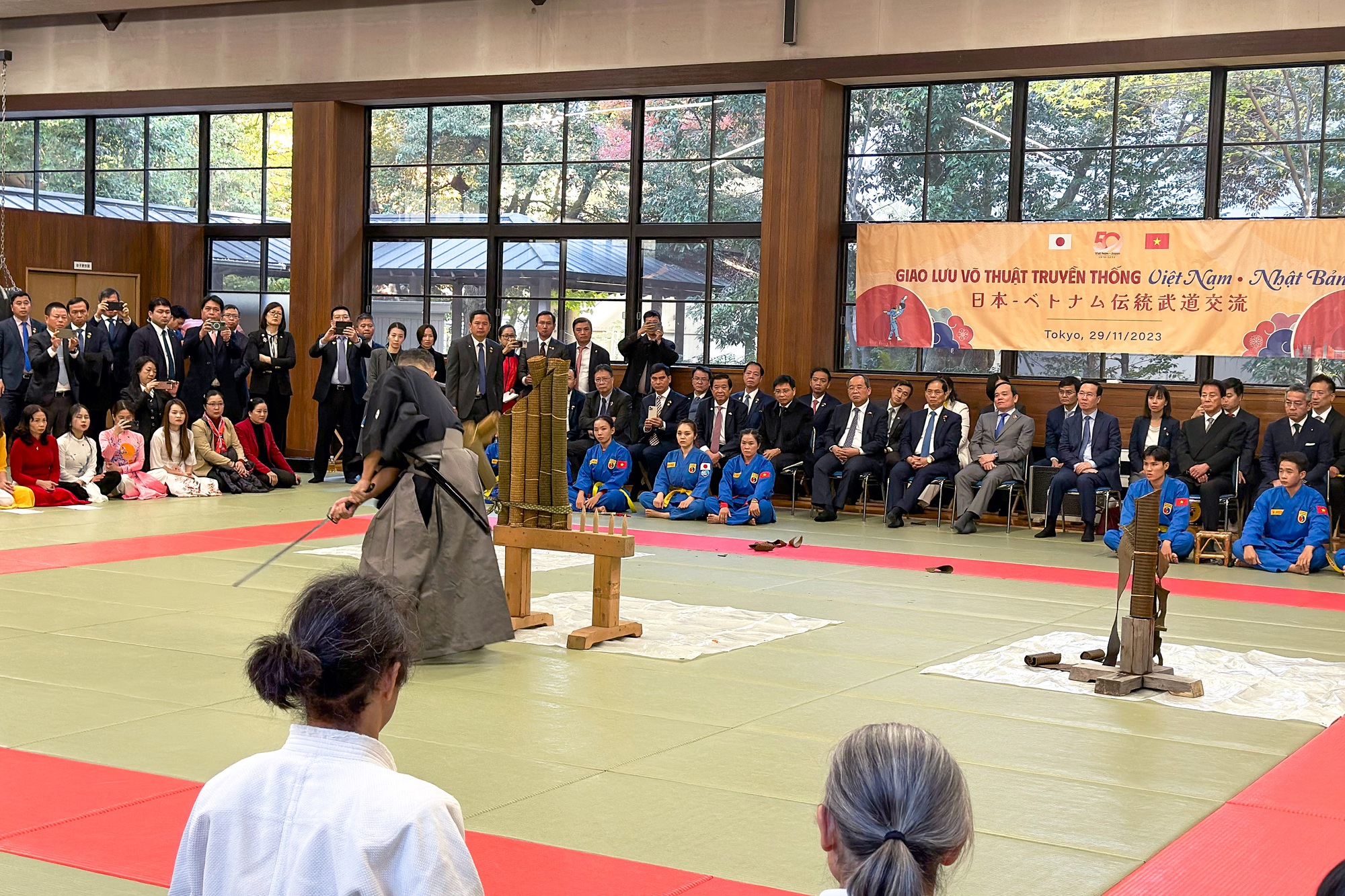 Chủ tịch nước Võ Văn Thưởng dự chương trình giao lưu và trình diễn võ thuật Vovinam và Võ đạo Nhật Bản - Ảnh 5.