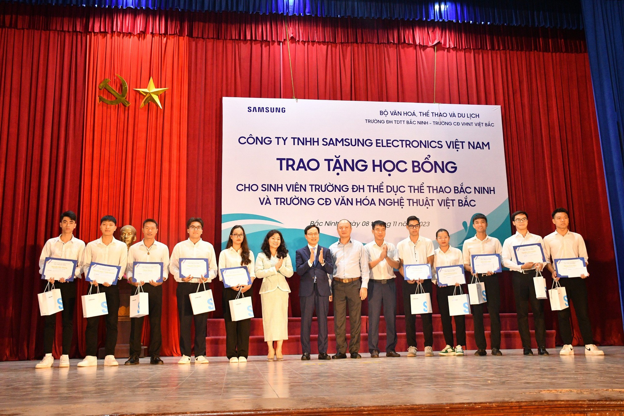 Samsung trao tặng 80 suất học bổng cho sinh viên lĩnh vực văn hóa, thể thao và du lịch - Ảnh 4.