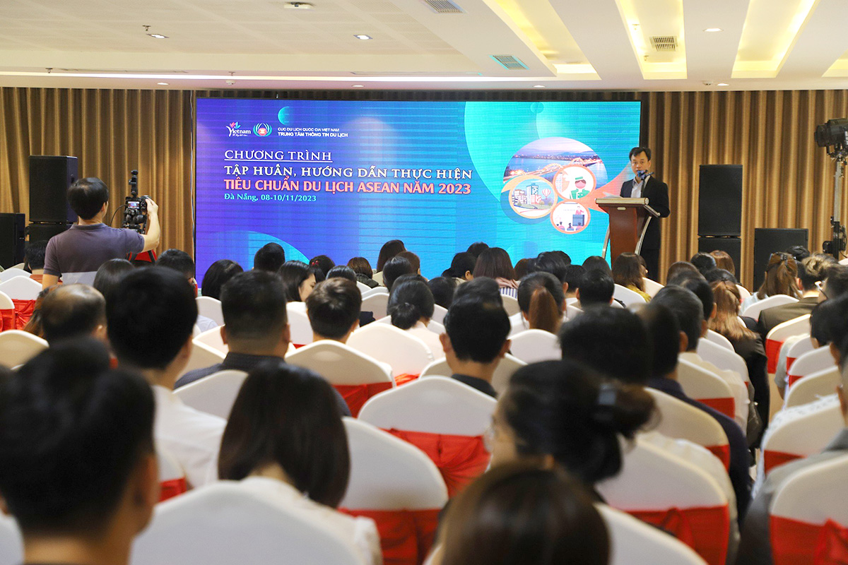 Cục Du lịch Quốc gia Việt Nam tổ chức tập huấn, hướng dẫn thực hiện tiêu chuẩn du lịch ASEAN năm 2023 tại Đà Nẵng - Ảnh 1.