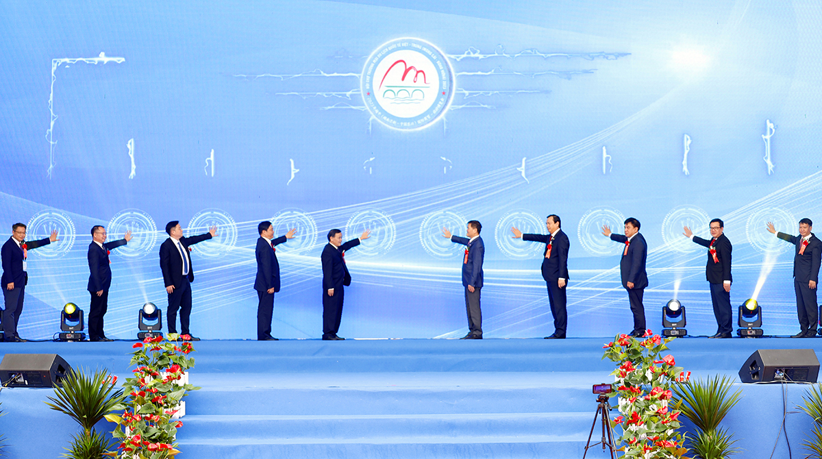 Cục trưởng Nguyễn Trùng Khánh dự khai mạc Hội chợ Thương mại - Du lịch quốc tế Việt - Trung - Ảnh 4.