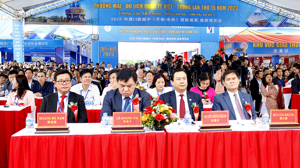 Cục trưởng Nguyễn Trùng Khánh dự khai mạc Hội chợ Thương mại - Du lịch quốc tế Việt - Trung - Ảnh 1.