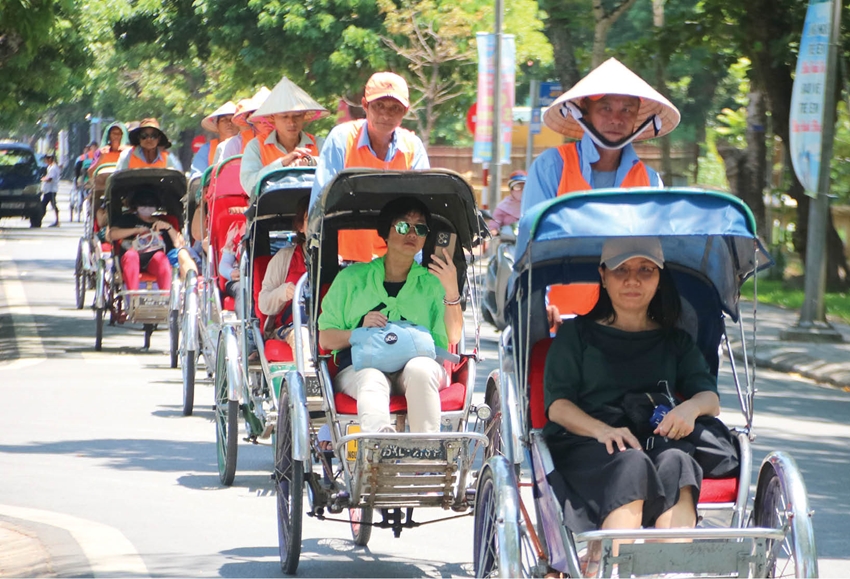 Thừa Thiên Huế: Phát triển city tour có bản sắc riêng - Ảnh 2.