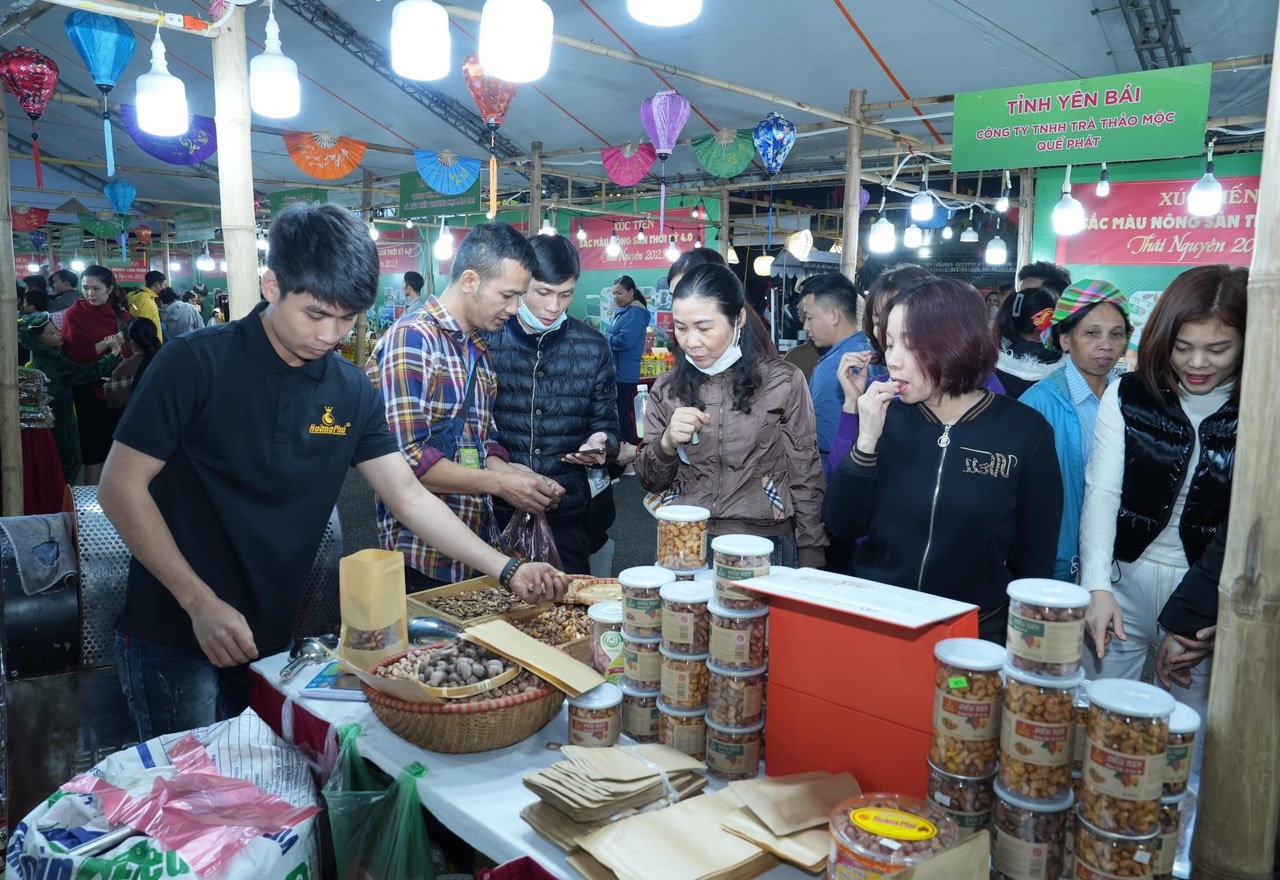 Thái Nguyên: Xúc tiến sắc màu nông sản thời kỳ 4.0 - Ảnh 3. Thái Nguyên: Xúc tiến sắc màu nông sản thời kỳ 4.0 - Ảnh 3.