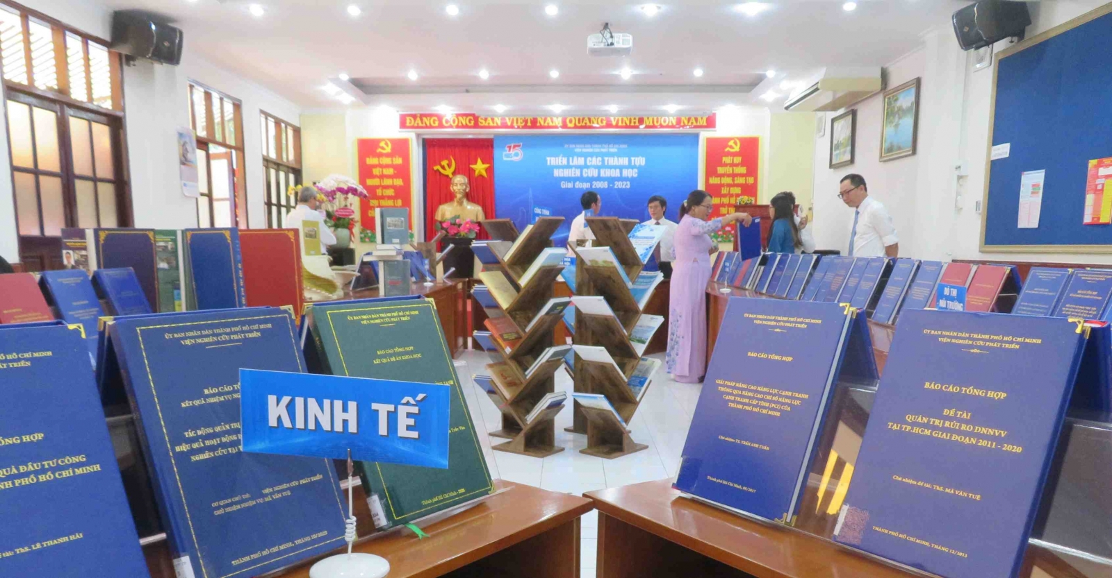Lễ ký kết thỏa thuận hợp tác giữa Trường Đại học Văn hóa Thành phố Hồ Chí Minh và Viện Nghiên cứu phát triển Thành phố Hồ Chí Minh - Ảnh 2.