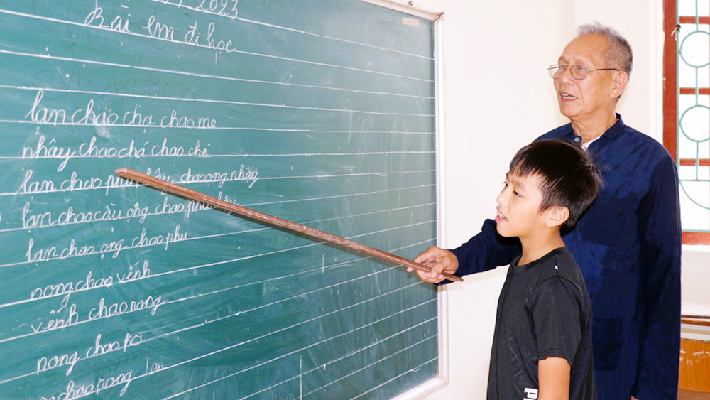 Bắc Giang: Phát huy vai trò của người có uy tín trong giảm nghèo bền vững - Ảnh 1.