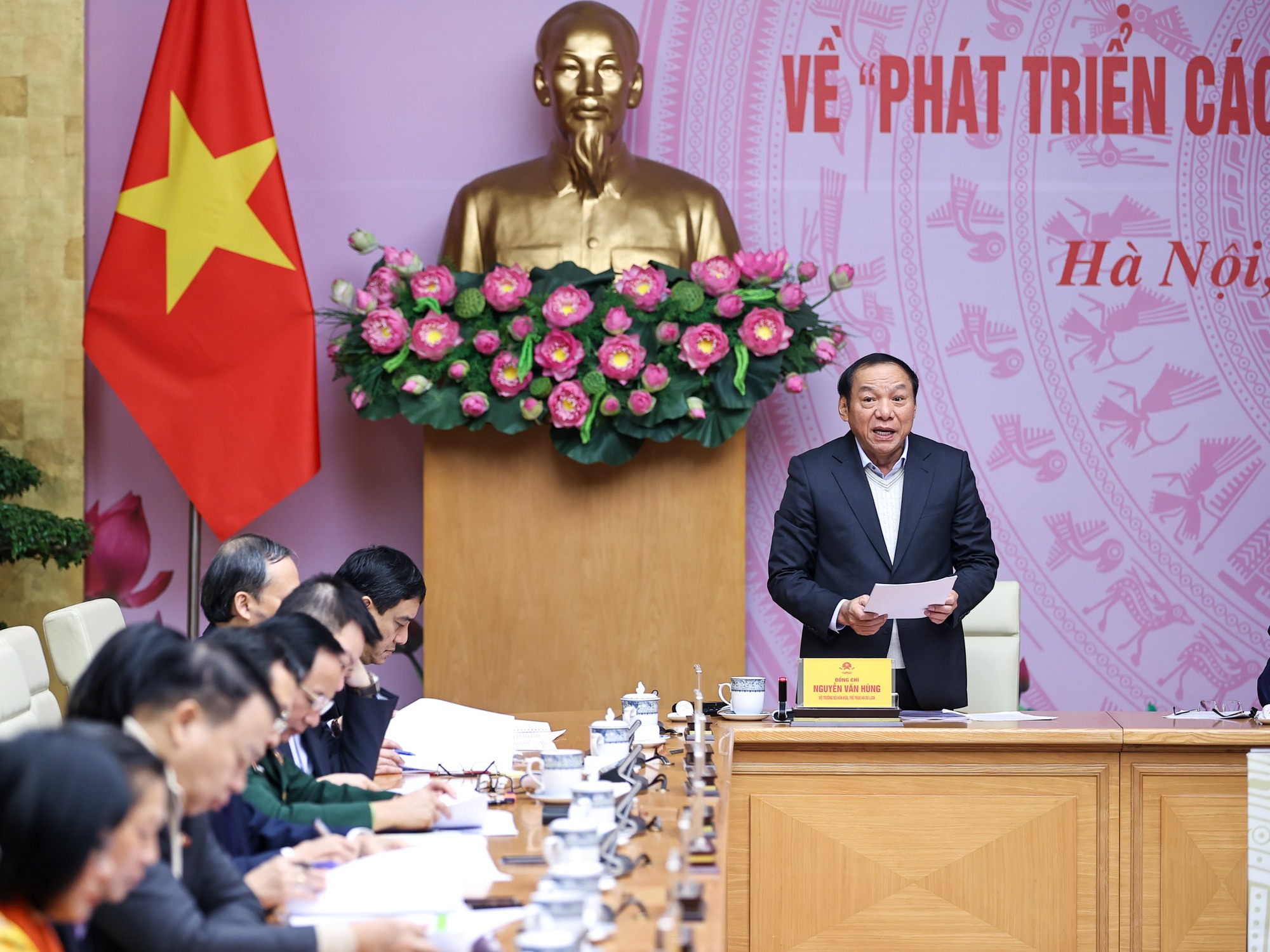 Bộ trưởng Nguyễn Văn Hùng: Nguồn lực đầu tư cho các ngành công nghiệp văn hóa còn dàn trải, chưa có trọng tâm, trọng điểm - Ảnh 3.