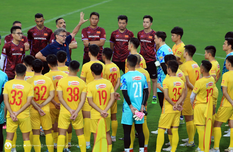 Công bố danh sách triệu tập đội tuyển Việt Nam chuẩn bị cho Asian Cup 2023 - Ảnh 1.