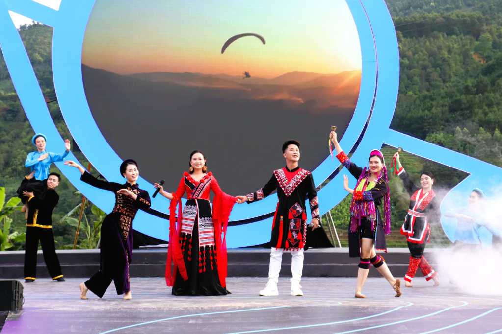 Quảng Ninh: Bảo tồn, phát huy lễ hội để phát triển du lịch miền núi, hải đảo - Ảnh 4.