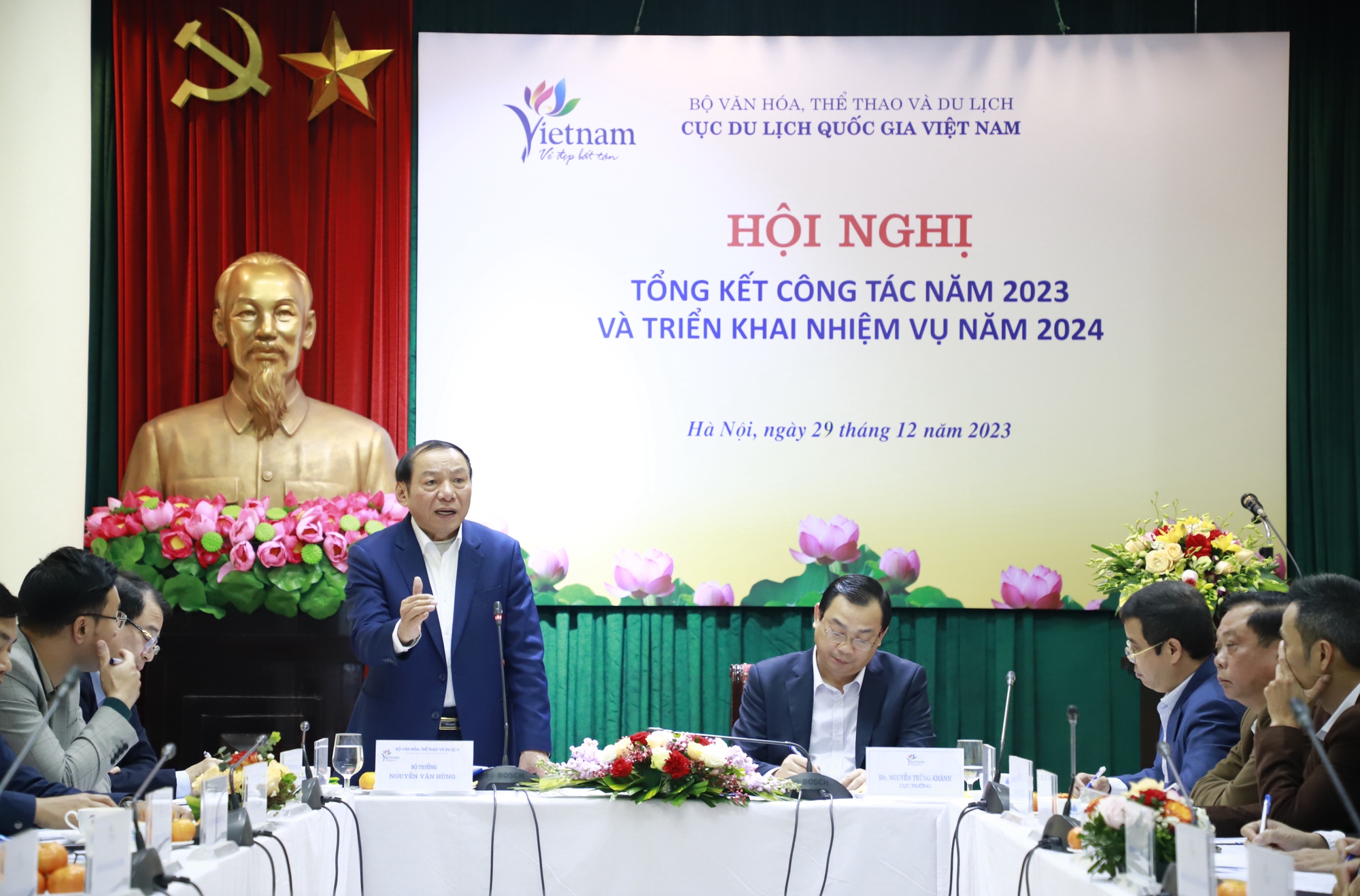 Bộ trưởng Nguyễn Văn Hùng nêu 5 từ khóa phát triển Cục Du lịch quốc gia Việt Nam - Ảnh 1.