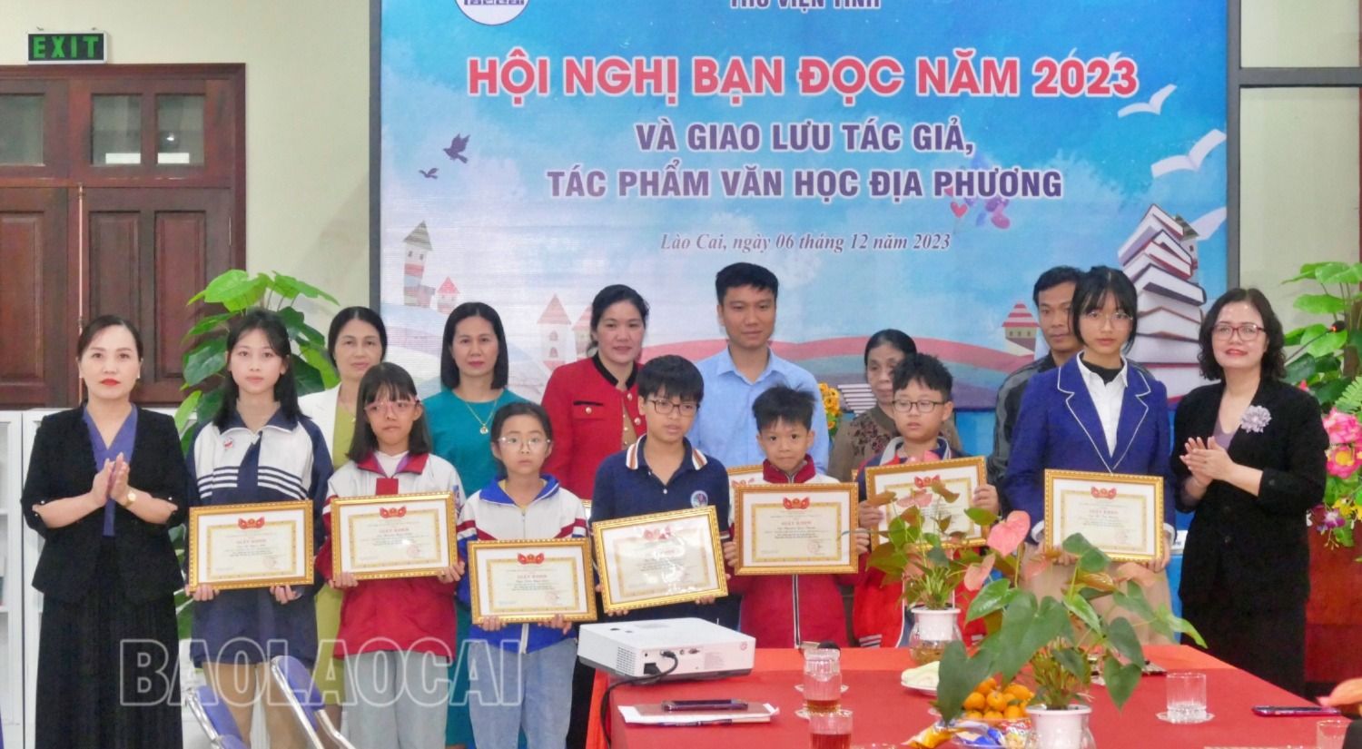 Lào Cai: Hội nghị bạn đọc và giao lưu tác giả, tác phẩm văn học địa phương - Ảnh 8.