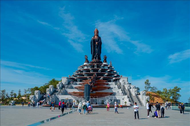 Núi Bà Đen đón hơn 1 triệu lượt du khách dịp Tết Quý Mão 2023 - Ảnh 1.