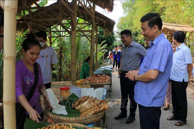 Đồng Tháp: Độc đáo chợ quê cuối tuần - Ảnh 1.