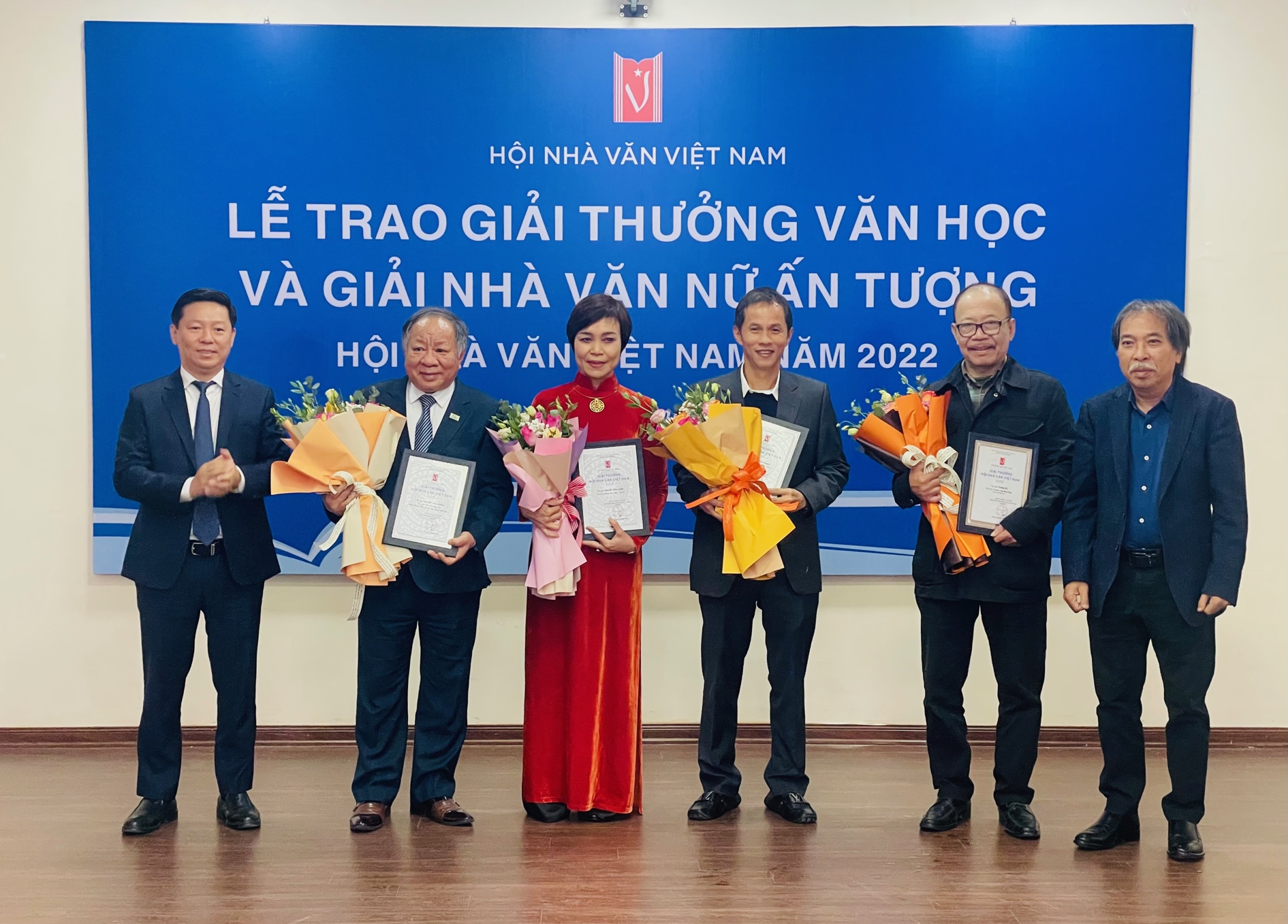 Trao 5 giải thưởng Văn học năm 2022 - Ảnh 1.