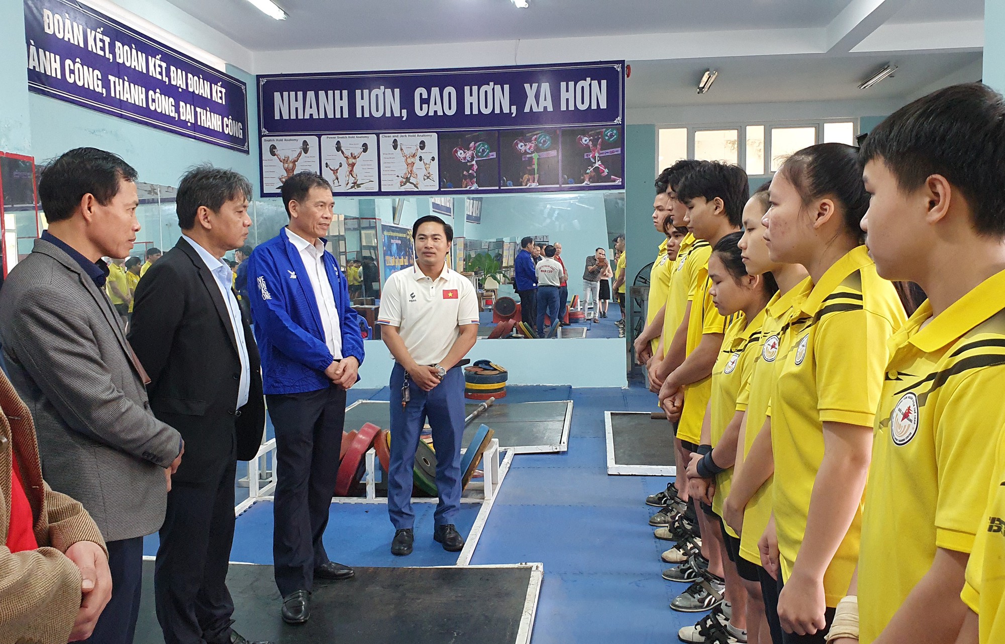 Thứ trưởng Hoàng Đạo Cương kiểm tra công tác chuẩn bị cho SEA Game 32 tại Trung tâm Huấn luyện thể thao quốc gia Đà Nẵng - Ảnh 2.