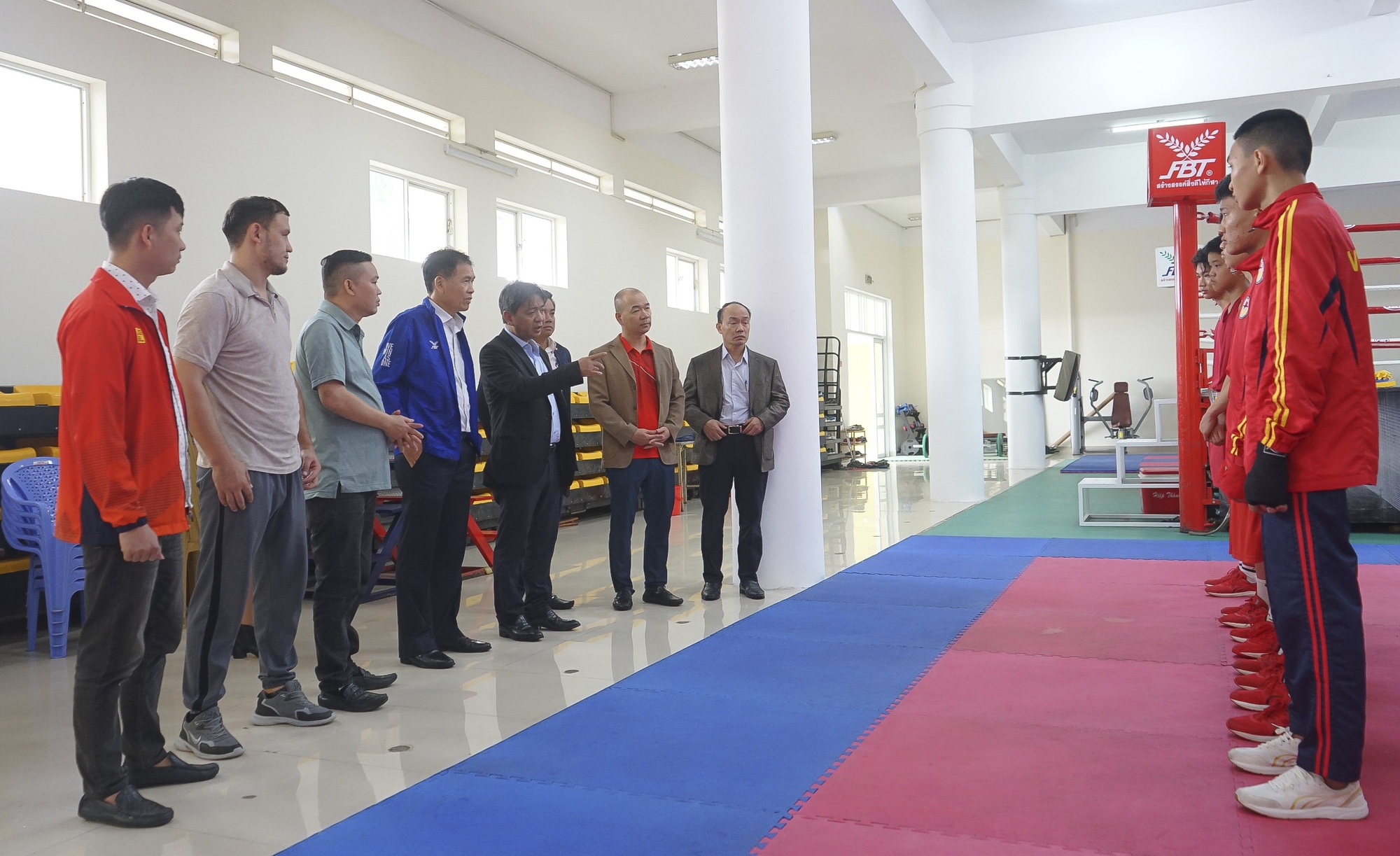 Thứ trưởng Hoàng Đạo Cương kiểm tra công tác chuẩn bị cho SEA Game 32 tại Trung tâm Huấn luyện thể thao quốc gia Đà Nẵng - Ảnh 1.