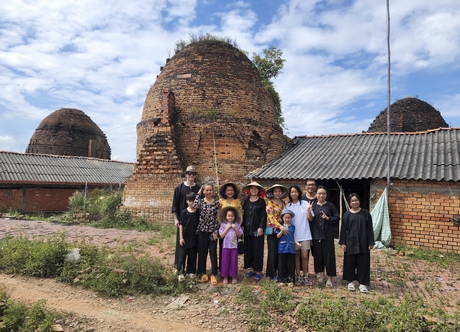 Vĩnh Long: Giữ gìn di sản đương đại Mang Thít - Để trao truyền di sản gạch gốm đến mai sau - Ảnh 4.