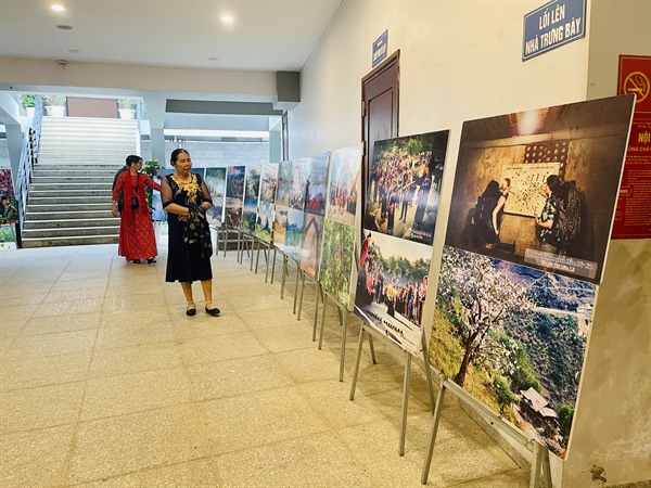 Triển lãm trưng bày ảnh nghệ thuật du lịch Điện Biên - Ảnh 2.