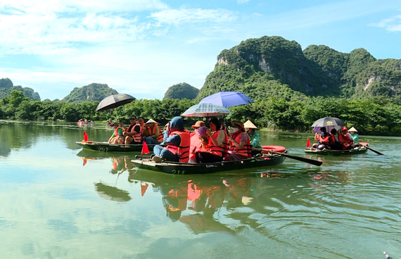 Ninh Bình: Đẩy mạnh liên kết để phát triển du lịch vùng đồng bằng sông Hồng - Ảnh 2.