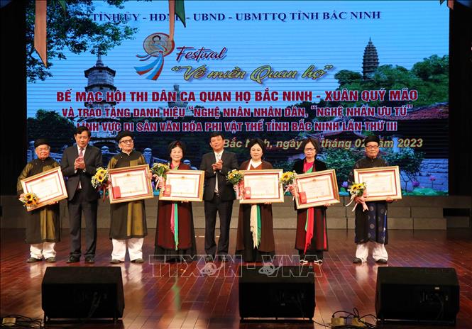Bắc Ninh tôn vinh các nghệ nhân lĩnh vực di sản văn hóa phi vật thể - Ảnh 2.