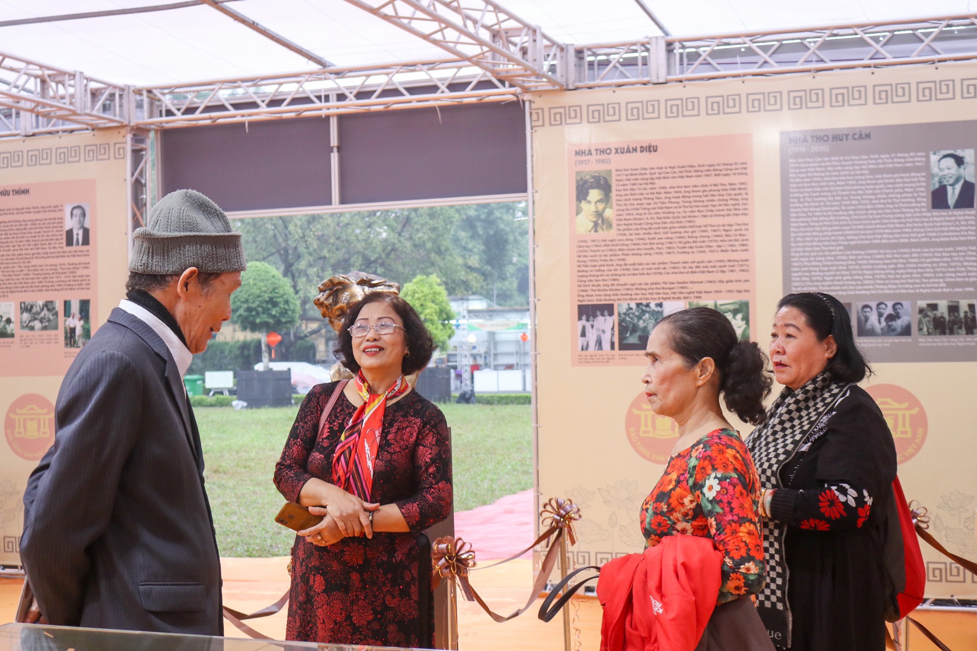 Nhiều kỷ vật quý giá được trưng bày tại Ngày Thơ Việt Nam - Ảnh 11.