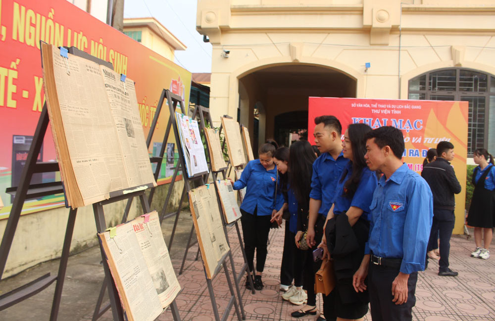 Thư viện tỉnh Bắc Giang trưng bày hơn 600 tài liệu kỷ niệm 80 năm ra đời &quot;Đề cương về văn hóa Việt Nam&quot; - Ảnh 2.
